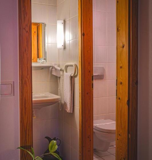 ホテル Restaurant Eifeler Seehütte