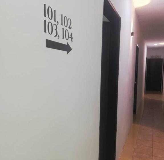 בית מלון כפרי Riyad