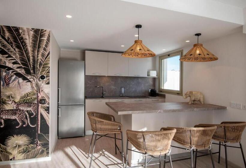 Отель Résidence Hôtelière Chambord Au Coeur De Menton   Entièrement Rénovée