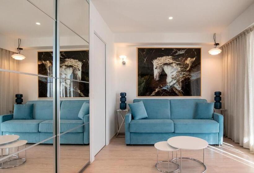 Отель Résidence Hôtelière Chambord Au Coeur De Menton   Entièrement Rénovée