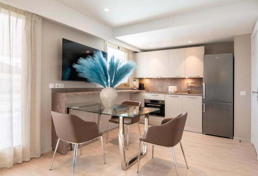 Отель Résidence Hôtelière Chambord Au Coeur De Menton   Entièrement Rénovée