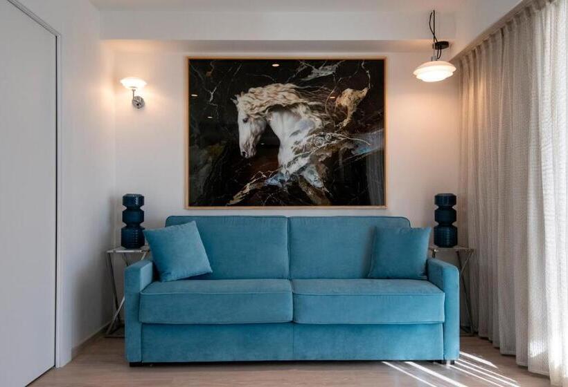 Отель Résidence Hôtelière Chambord Au Coeur De Menton   Entièrement Rénovée