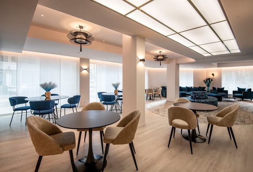 Отель Résidence Hôtelière Chambord Au Coeur De Menton   Entièrement Rénovée