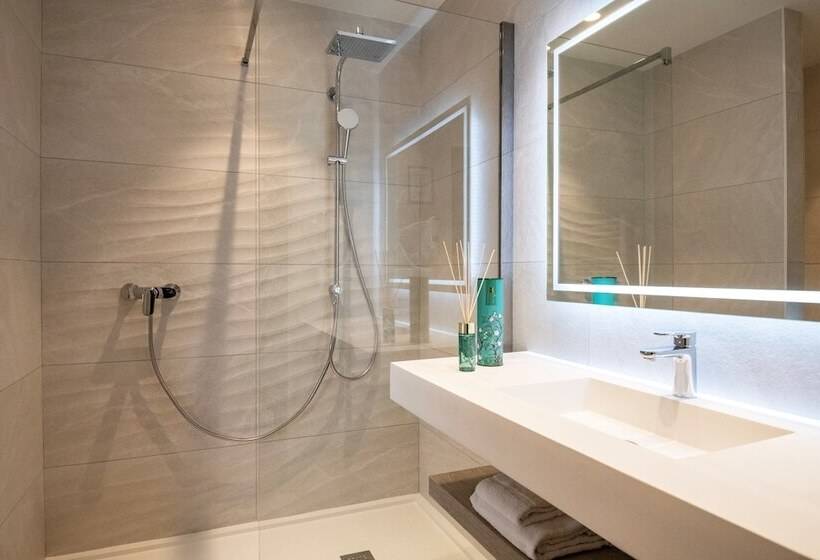 Отель Résidence Hôtelière Chambord Au Coeur De Menton   Entièrement Rénovée