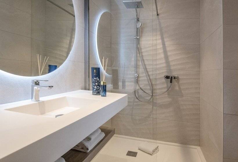 Отель Résidence Hôtelière Chambord Au Coeur De Menton   Entièrement Rénovée