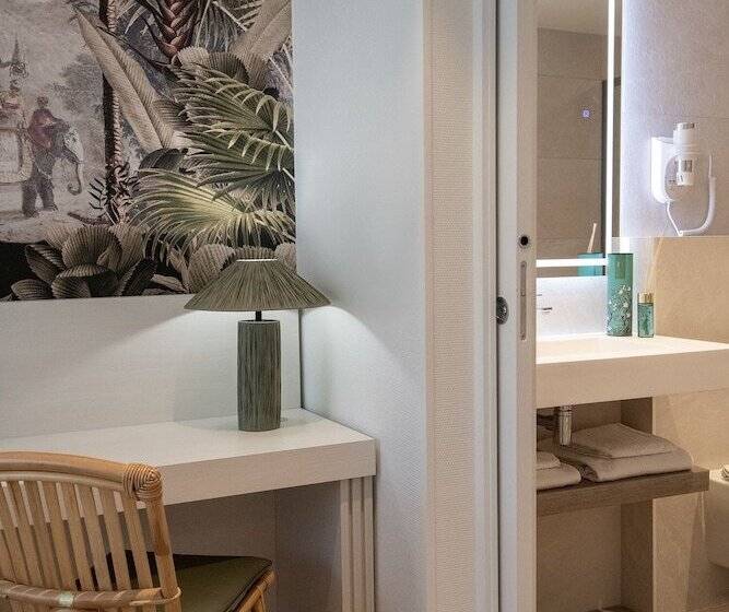 Отель Résidence Hôtelière Chambord Au Coeur De Menton   Entièrement Rénovée