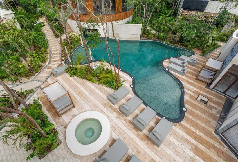 هتل Stylish Studio With Exclusive Amenities, Private Balcony With Bathtub, Shared Swimming Pool And Spa