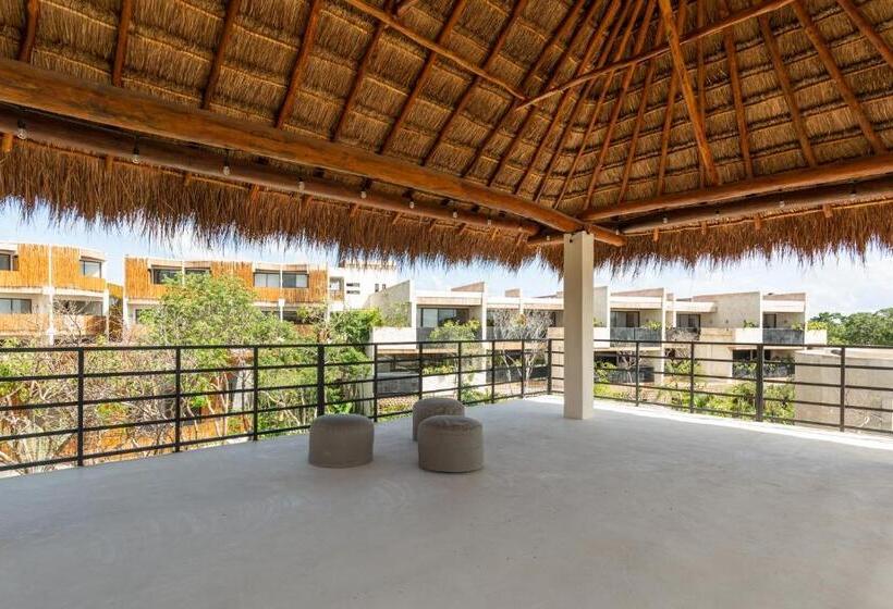 هتل Stylish Studio With Exclusive Amenities, Private Balcony With Bathtub, Shared Swimming Pool And Spa