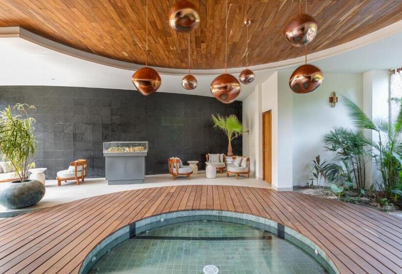 هتل Stylish Studio With Exclusive Amenities, Private Balcony With Bathtub, Shared Swimming Pool And Spa