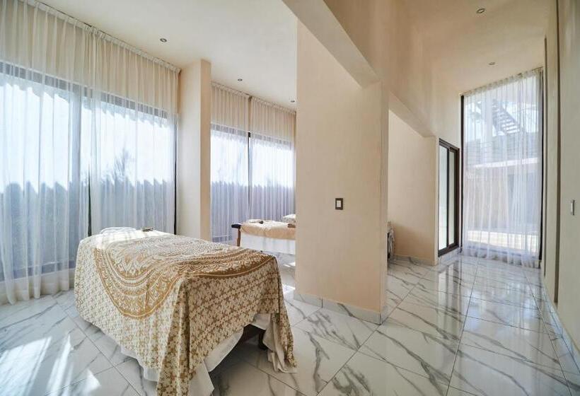 هتل Stylish Studio With Exclusive Amenities, Private Balcony With Bathtub, Shared Swimming Pool And Spa