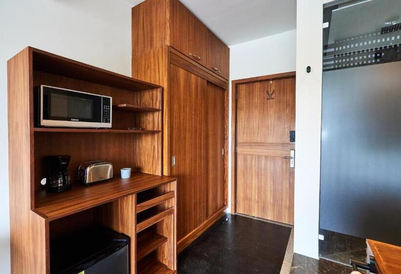 هتل Stylish Studio With Exclusive Amenities, Private Balcony With Bathtub, Shared Swimming Pool And Spa