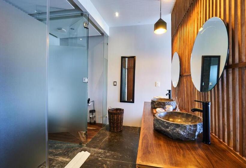 هتل Stylish Studio With Exclusive Amenities, Private Balcony With Bathtub, Shared Swimming Pool And Spa