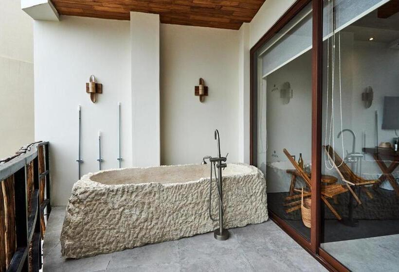 هتل Stylish Studio With Exclusive Amenities, Private Balcony With Bathtub, Shared Swimming Pool And Spa