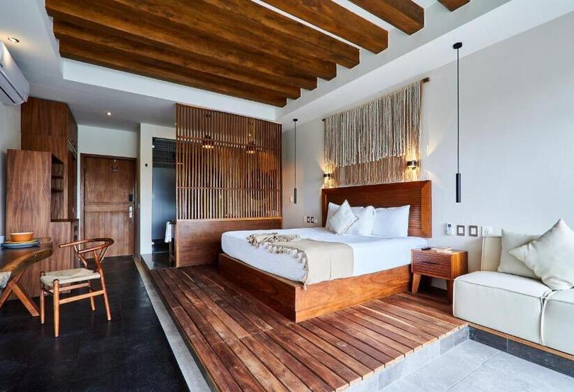 هتل Stylish Studio With Exclusive Amenities, Private Balcony With Bathtub, Shared Swimming Pool And Spa