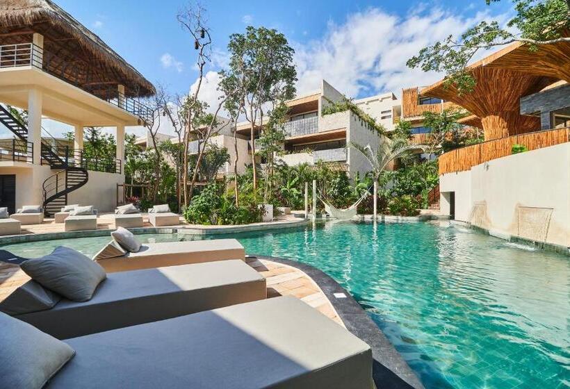 هتل Stylish Studio With Exclusive Amenities, Private Balcony With Bathtub, Shared Swimming Pool And Spa