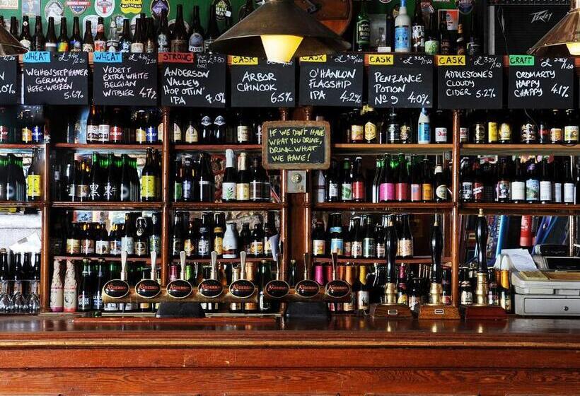 בית מלון כפרי The Anderson