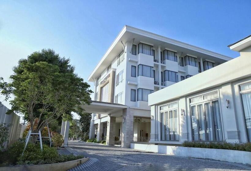 Отель The Navy House