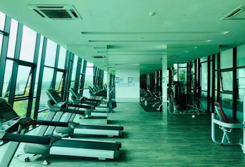 Midvalley Southkey Mosaic 6 9pax Netflix Smarttv70inch