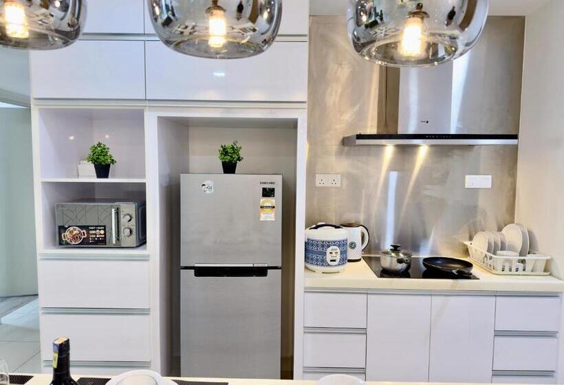 Midvalley Southkey Mosaic 6 9pax Netflix Smarttv70inch