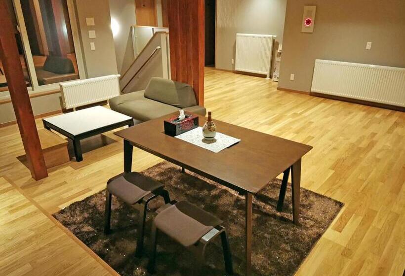 ペンション White House Onsen Guesthouse