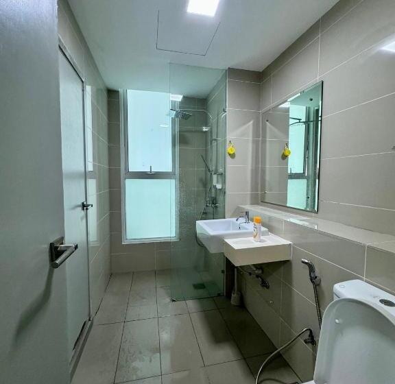 پانسیون Hstay Sutera Avenue 2bedroom By Aida
