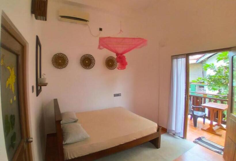 ペンション Room In Villa   Surf 247 Weligama   Deluxe Double Room With Side Sea View
