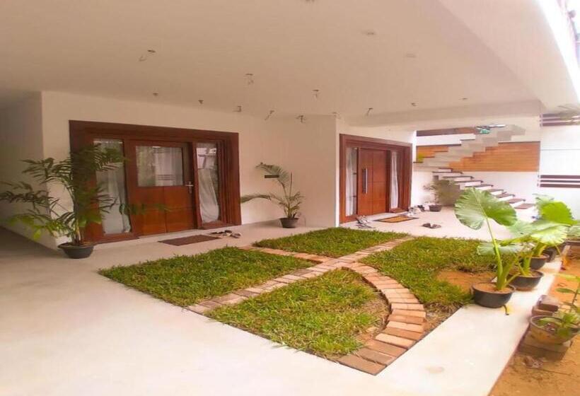 ペンション Room In Villa   Surf 247 Weligama   Deluxe Double Room With Side Sea View