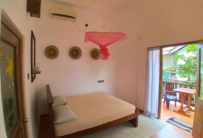 ペンション Room In Villa   Surf 247 Weligama   Deluxe Double Room With Side Sea View