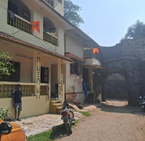 פנסיון Savitri Cottage