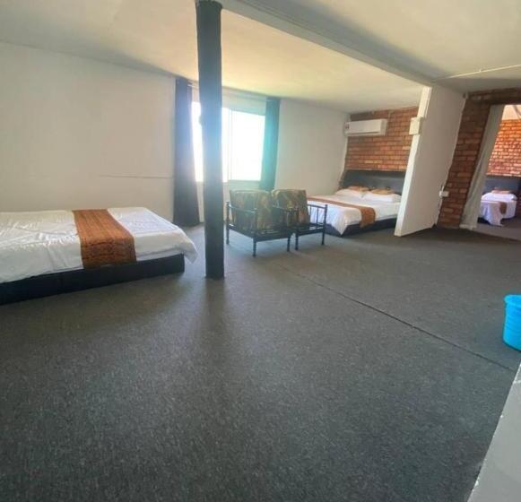 بنسيون Sb Sunset Kuching