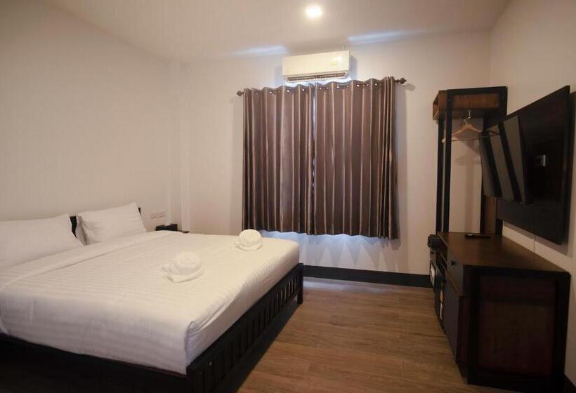 Sea Beach Hostel & Club Aonang Beachfront