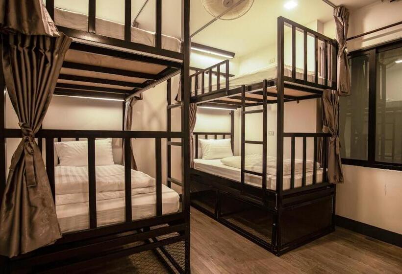 Sea Beach Hostel & Club Aonang Beachfront