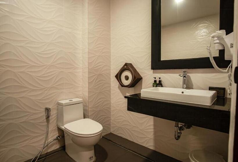 Sea Beach Hostel & Club Aonang Beachfront