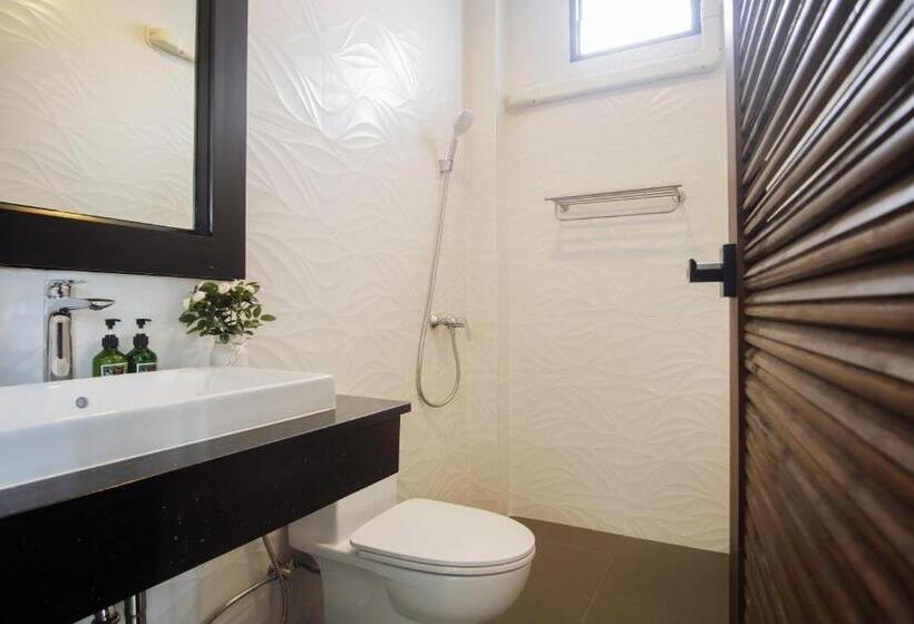 Sea Beach Hostel & Club Aonang Beachfront