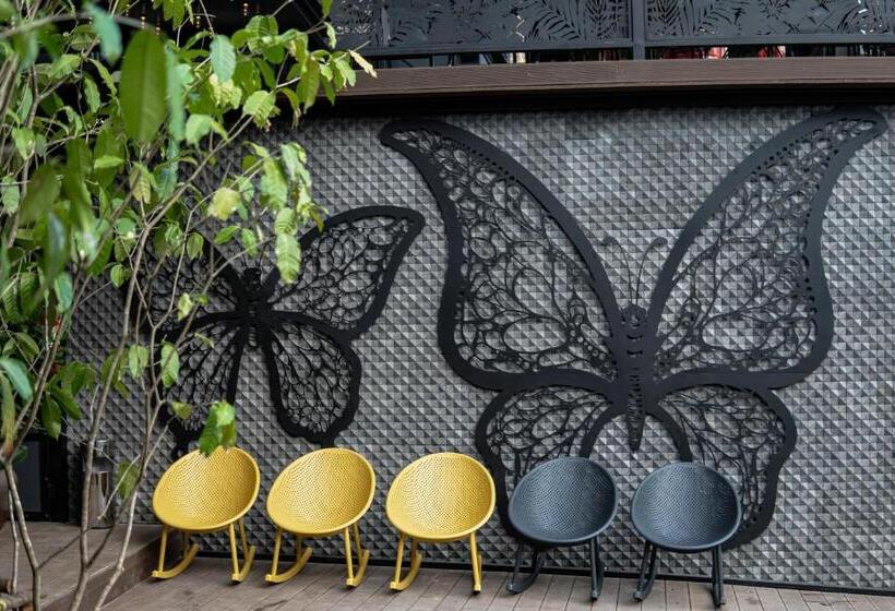 Sea Beach Hostel & Club Aonang Beachfront