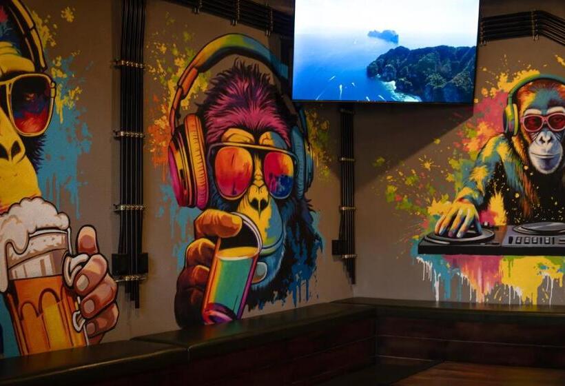 Sea Beach Hostel & Club Aonang Beachfront