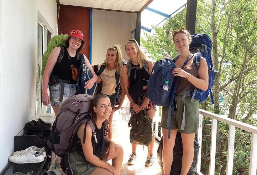 Sweed Dee Seaview Hostel