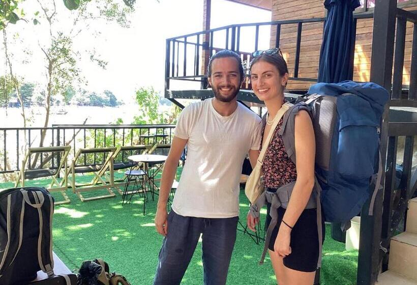 Sweed Dee Seaview Hostel