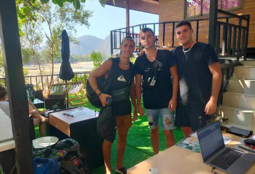 Sweed Dee Seaview Hostel