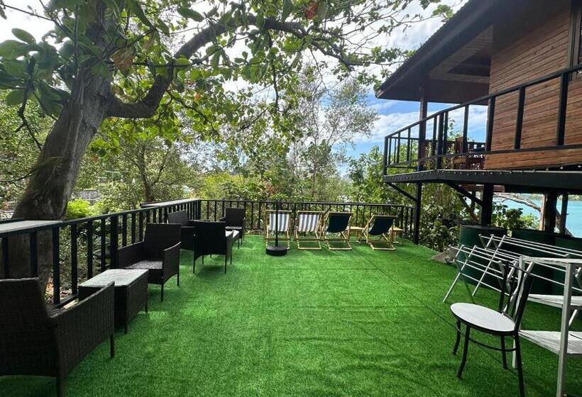 Sweed Dee Seaview Hostel