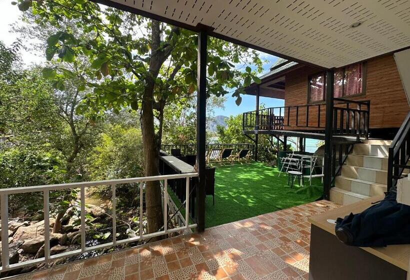 Sweed Dee Seaview Hostel