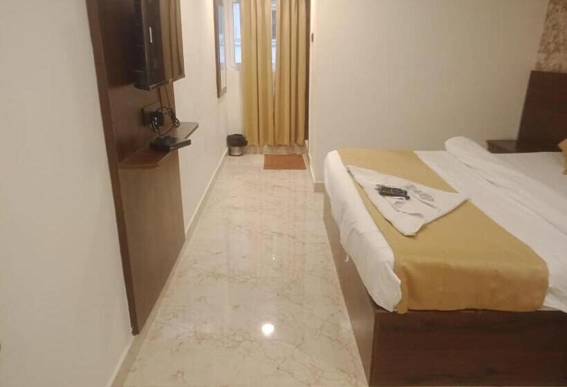 The Road View Grand Hotel & Multi Cuisine Restaurant  18 Percentage Off On Food Order