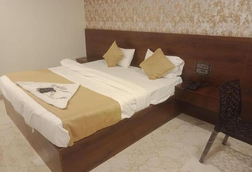 The Road View Grand Hotel & Multi Cuisine Restaurant  18 Percentage Off On Food Order