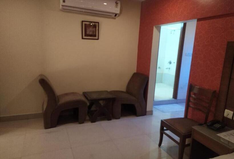 The Road View Grand Hotel & Multi Cuisine Restaurant  18 Percentage Off On Food Order