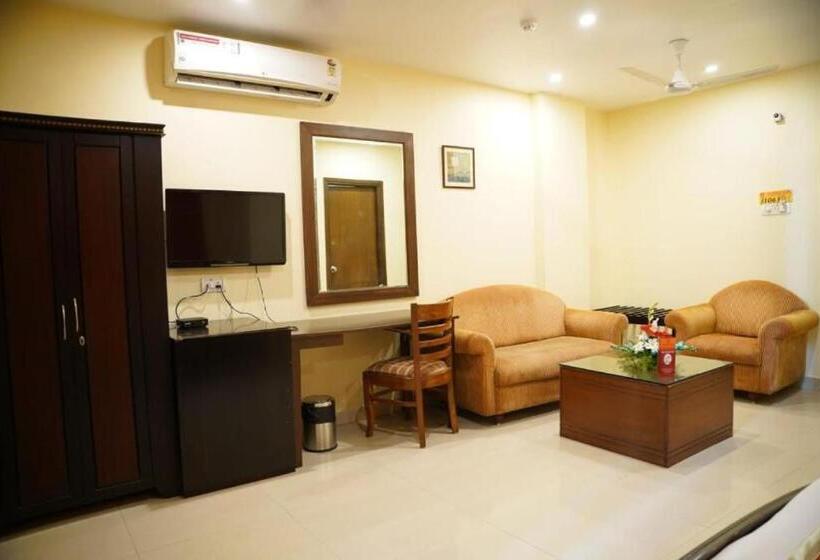 The Road View Grand Hotel & Multi Cuisine Restaurant  18 Percentage Off On Food Order