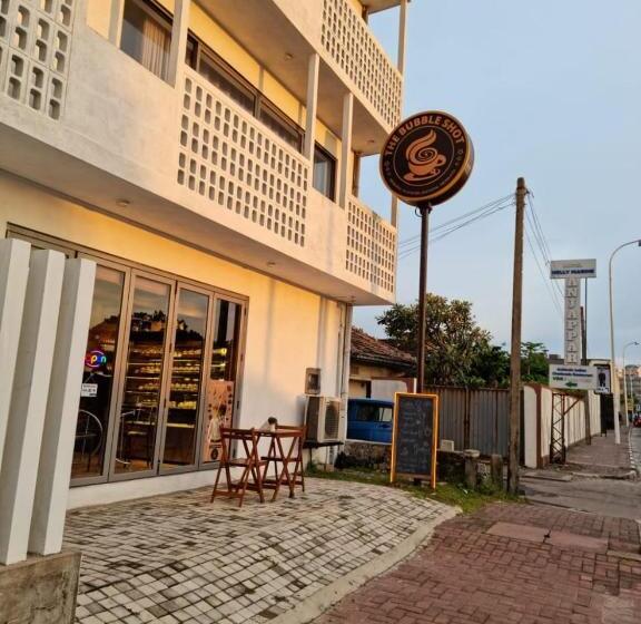 هاستل Four Petals Inn