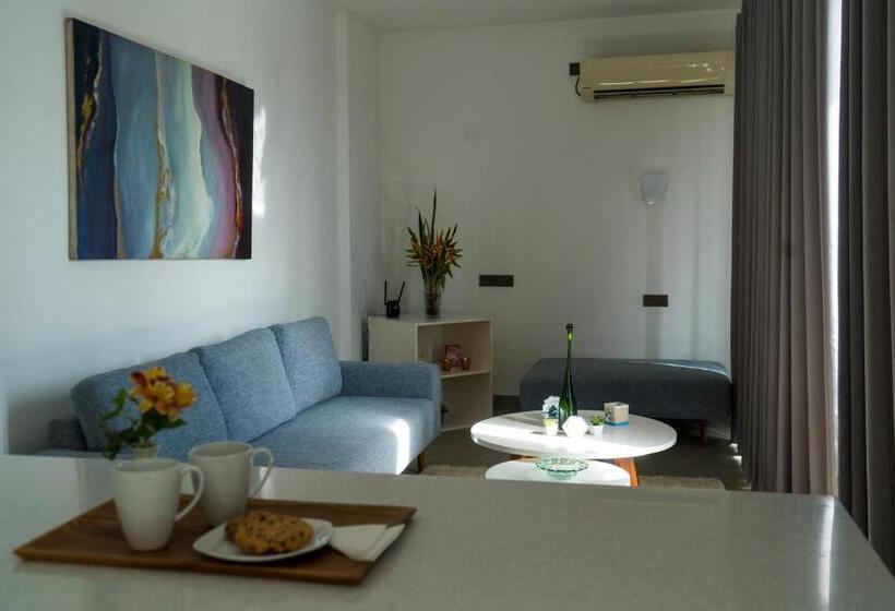 هاستل Four Petals Inn