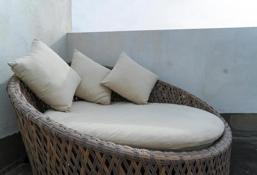 هاستل Four Petals Inn