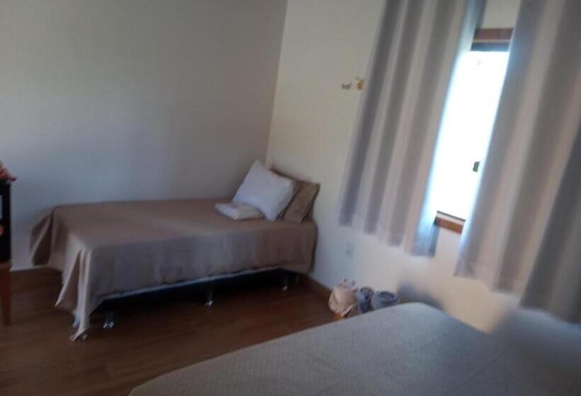 הוסטל Pousada Quatro Estações