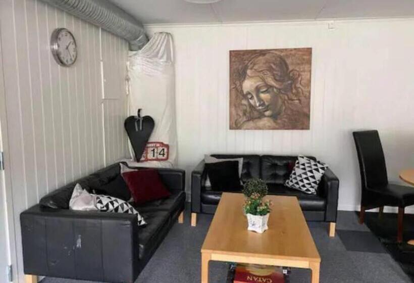 Alberg Single Room With Shared Spaces
